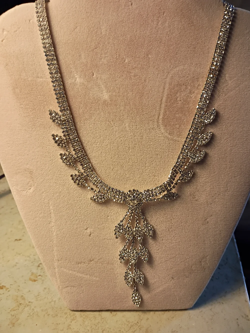 Dazzling Silver Leaf Cascade Necklace - Women's Crystal Statement - Picture 1 of 1